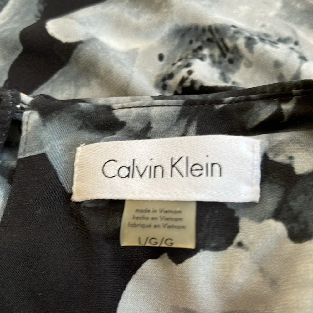Calvin Klein women’s blouse. Sleeveless and sized L. Ships fast! - Picture 5 of 6